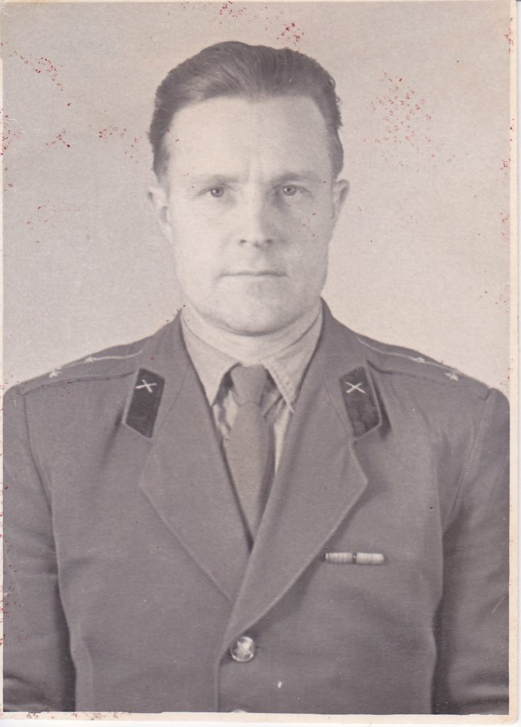 Константин Иванович Кисельников (папин брат родной по отцу от Татьяны Владимировны 1927 года рождения) Константин Иванович Кисельников (папин брат родной по отцу от Татьяны Владимировны 1927 года рождения)