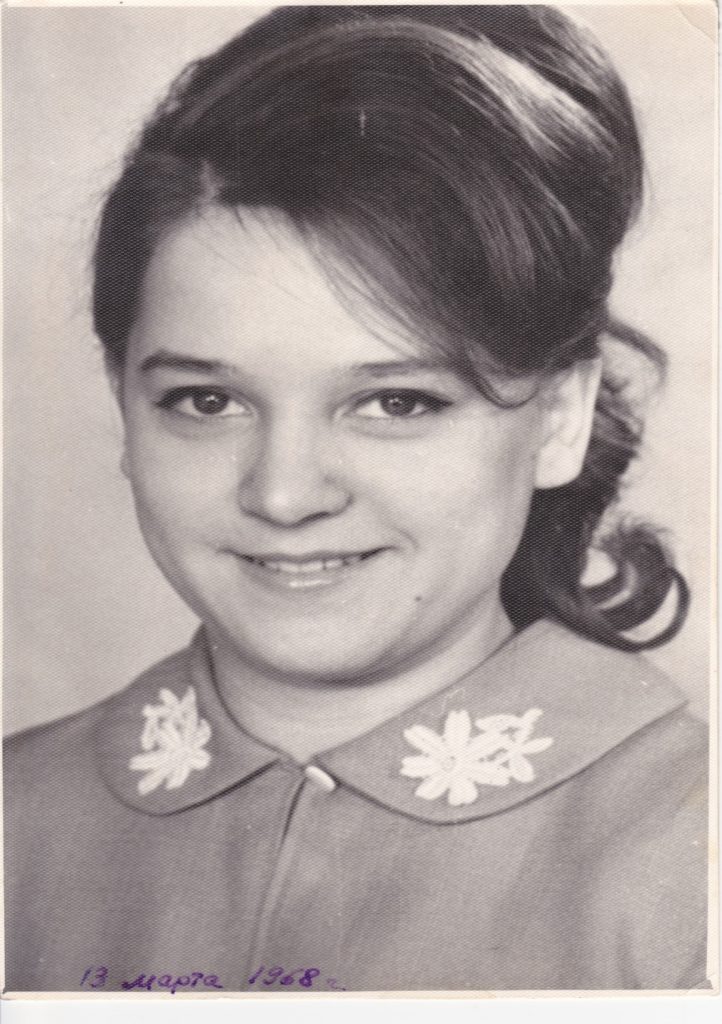 Моя дорогая сестричка Валечка, у нее 13 марта 1968 года был день рождения, здесь ей 21 год Моя дорогая сестричка Валечка, у нее 13 марта 1968 года был день рождения, здесь ей 21 год